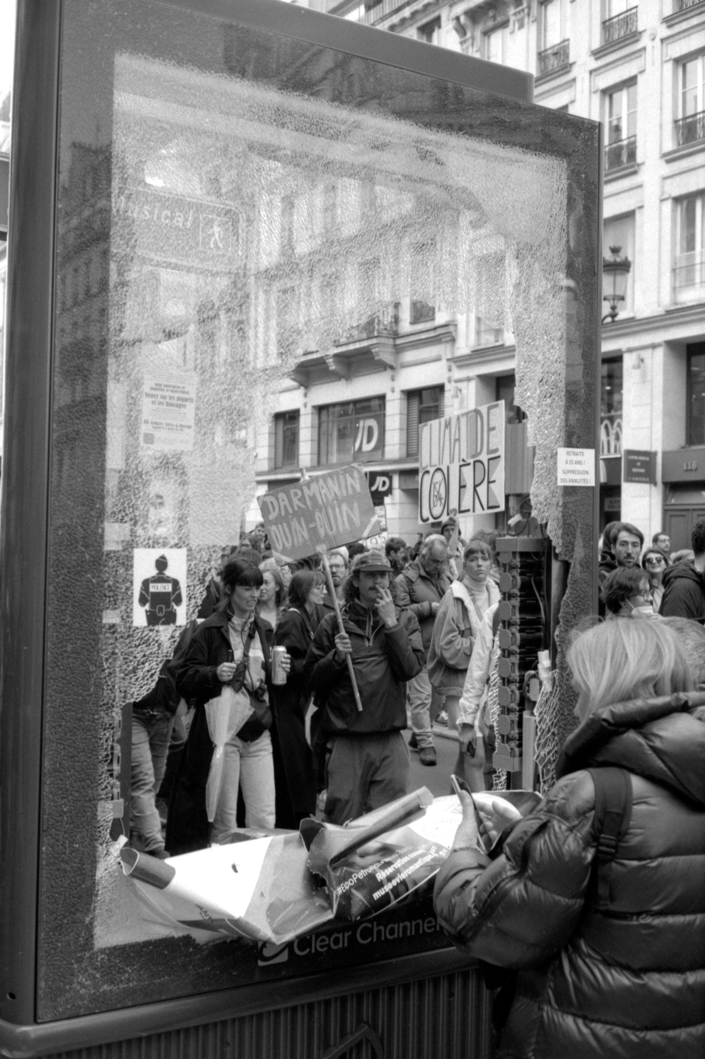 Darmanin ouin-ouin, Paris, April 13th, 2023. Ilford FP4+ / Canon LTM 50mm f1.4 / Leica CL