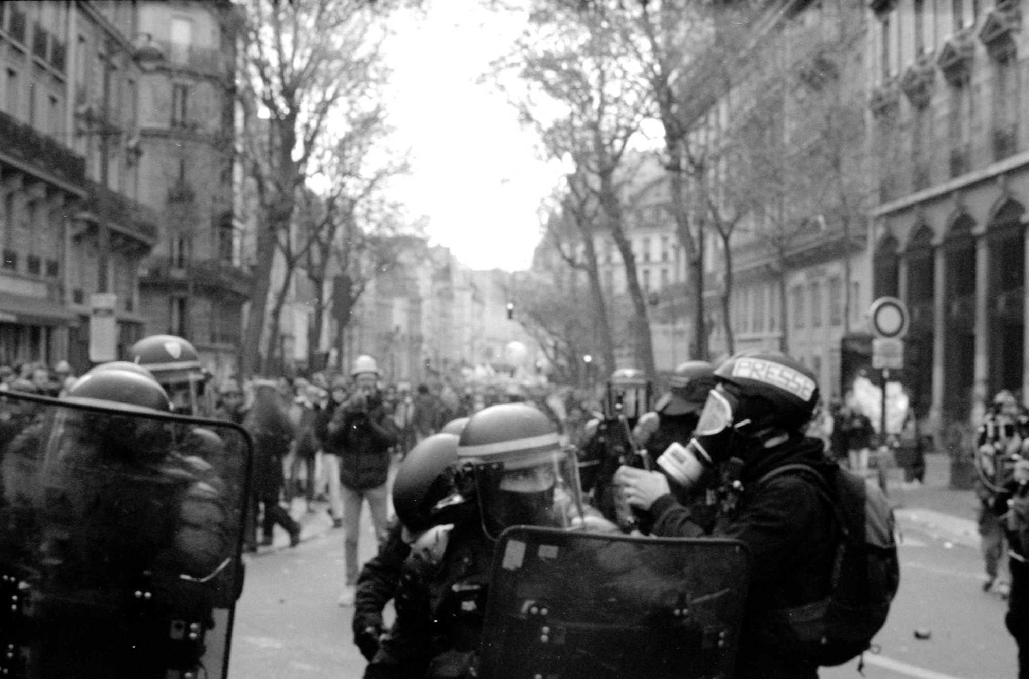 La charge, Paris, April 13th, 2023. Ilford FP4+ / Voigtlander 40mm f1.4 / Leica CL