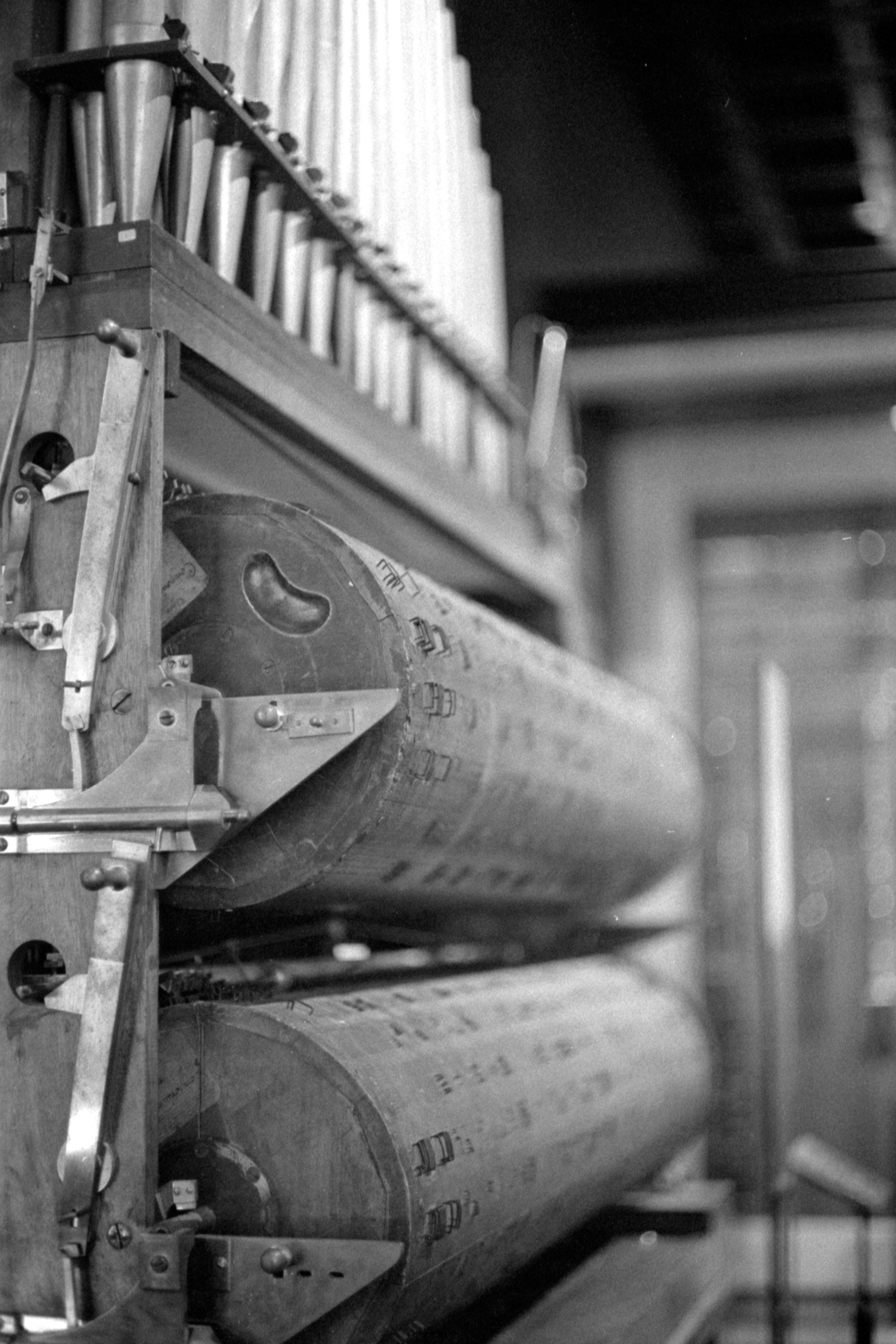 Musée des instruments de musique - Canon 50mm LTM f1.4 (probably wide open) - HP5 at 200 - Leica M5