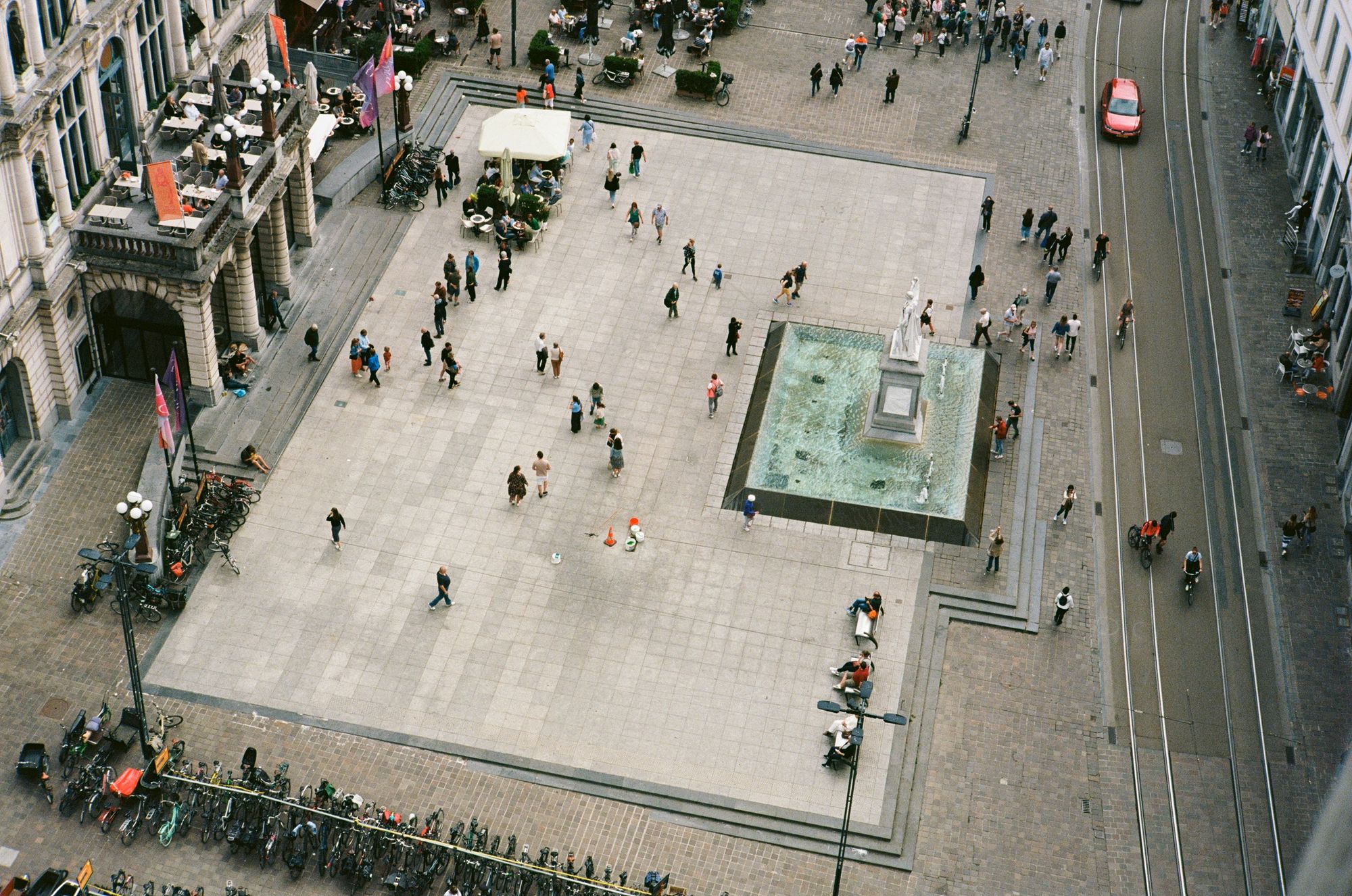 View of the place from the beffroi - Ektar 100 - Canon 50mm LTM f1.4 - Leica M5