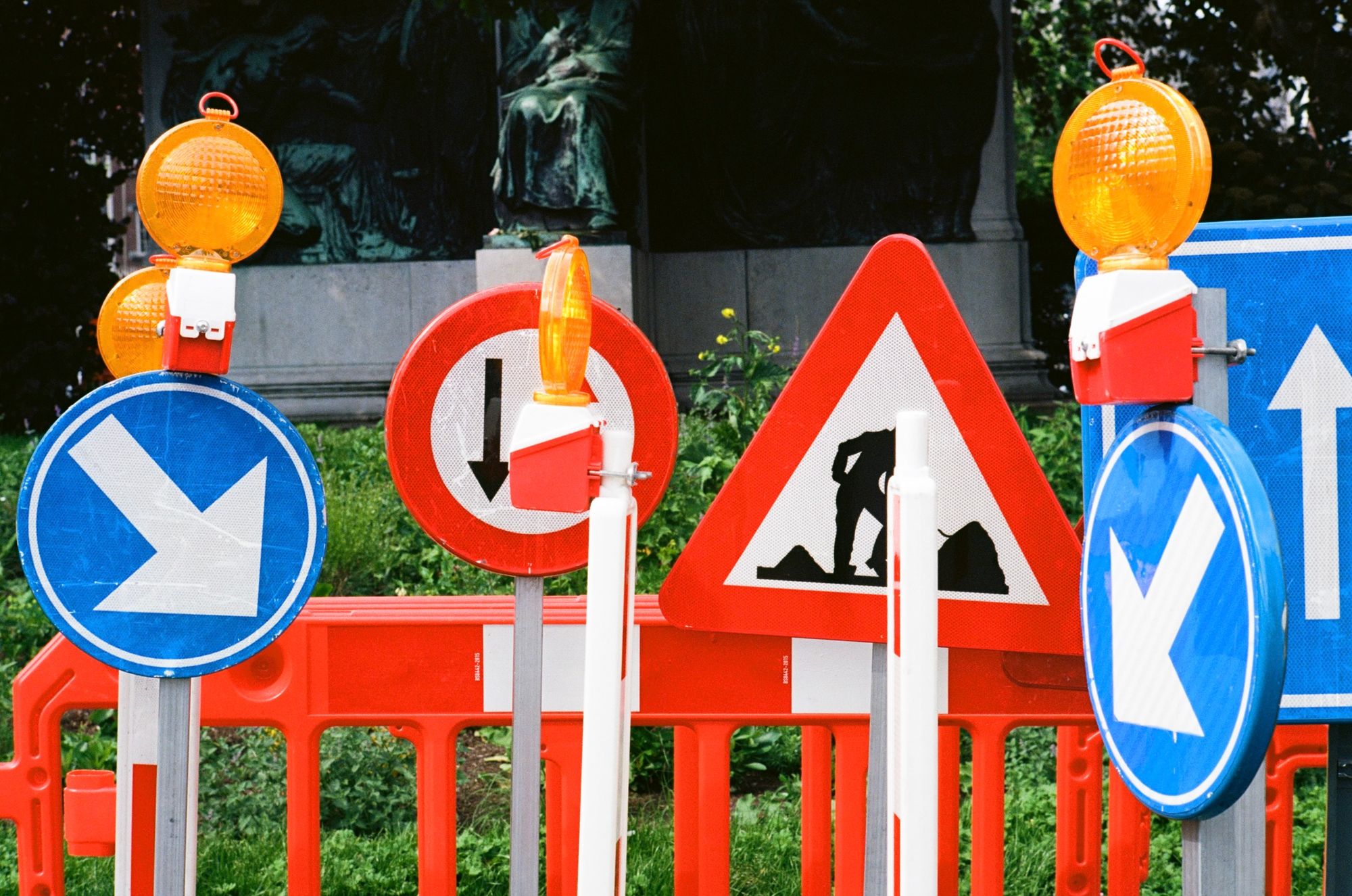 what did I say about red saturation? Ektar 100 - Canon 50mm LTM f1.4 - Leica M5