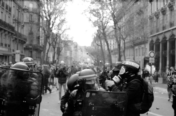 La charge (Ilford FP4+, Voigtlander 40mm f1.4, Leica CL), shot on April 13th, 2023 near Bastille around 6PM.